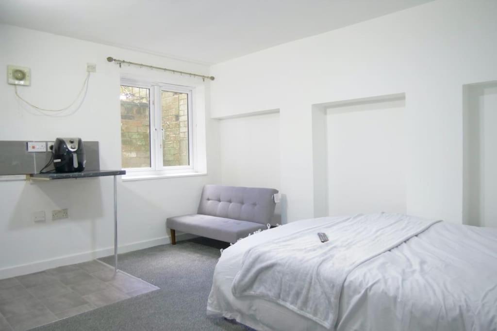 Discover Your Cozy Haven A Perfect Studio Getaway Leamington Spa Bagian luar foto