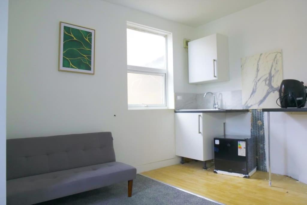 Discover Your Cozy Haven A Perfect Studio Getaway Leamington Spa Bagian luar foto