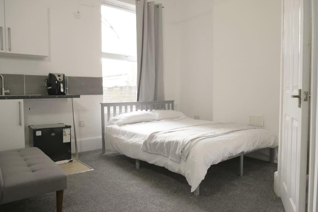 Discover Your Cozy Haven A Perfect Studio Getaway Leamington Spa Bagian luar foto