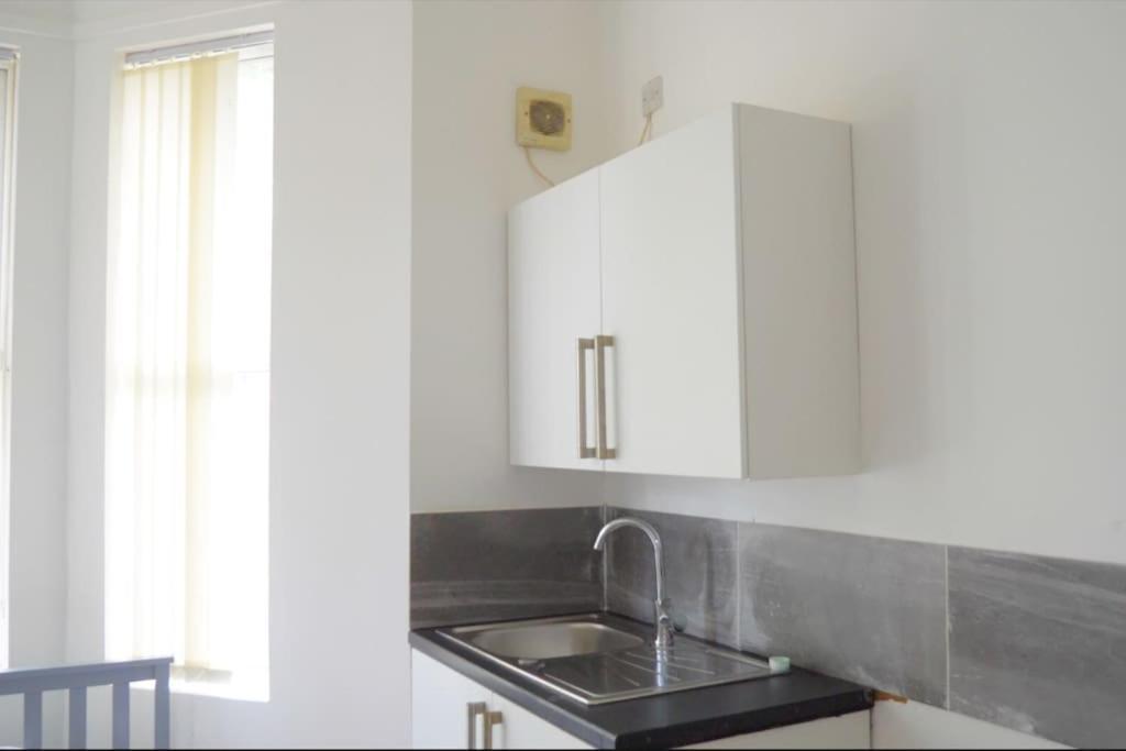 Discover Your Cozy Haven A Perfect Studio Getaway Leamington Spa Bagian luar foto